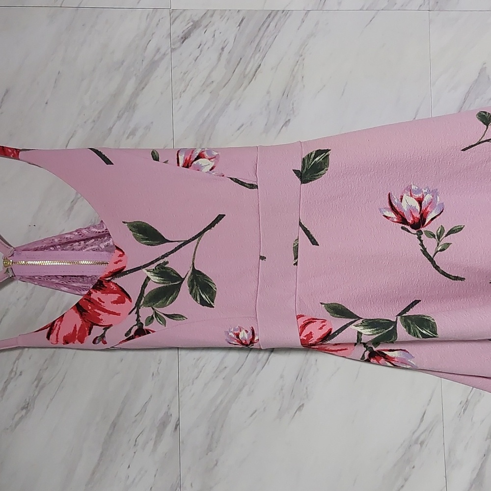 3/$30 NWOT Open Back Floral Dress